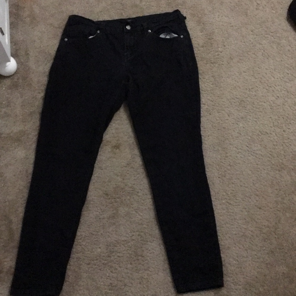 Women’s black skinny jeans